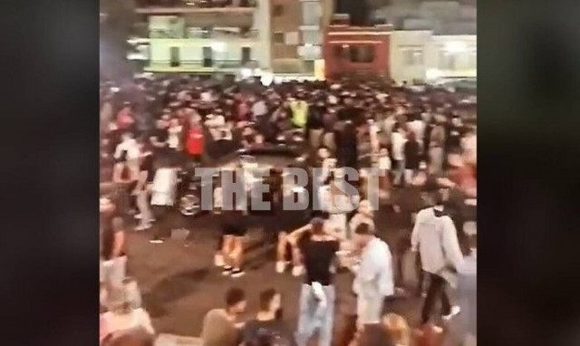 Κορονοπάρτι στην Πάτρα: Ξέφρενο γλέντι, συνωστισμός και κανένα μέτρο (vid)