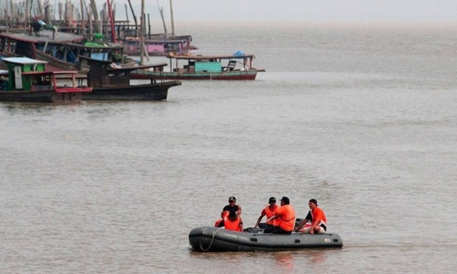 Ινδονησία: Πλεούμενο ανατράπηκε εξαιτίας μιας σέλφι - Τουλάχιστον επτά νεκροί