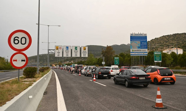 Η μεγάλη έξοδος του Σαββατοκύριακου - Πάνω από 60.000 οχήματα πέρασαν τα διόδια