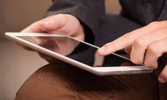 Voucher 200 ευρώ για δωρεάν τάμπλετ και λάπτοπ: Ξεκινούν πάλι οι αιτήσεις – Οι δικαιούχοι