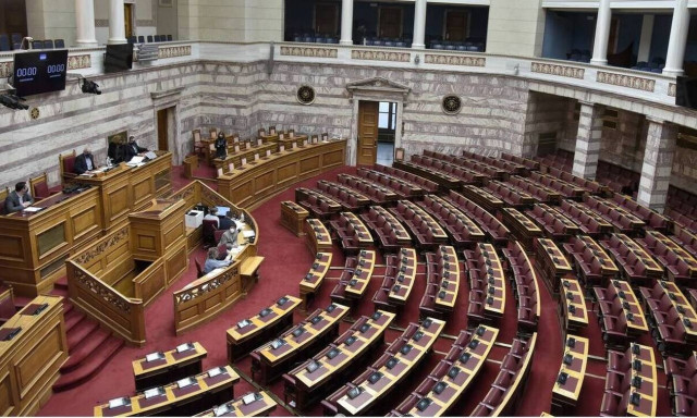 Στην Ολομέλεια το νομοσχέδιο για τη συνεπιμέλεια