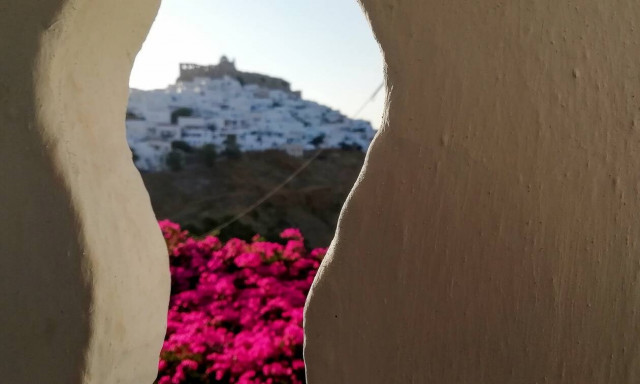 Ρεπορτάζ Newsbomb.gr: Τα ελληνικά νησιά θωρακίστηκαν κατά του ιού και πέφτουν στη μάχη του τουρισμού