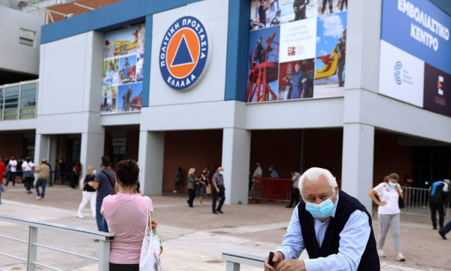 Τζανάκης στο Newsbomb.gr: Ιούλιος με ανοσία 50% - Πότε και ποιοι θα πετάξουν εντελώς τις μάσκες