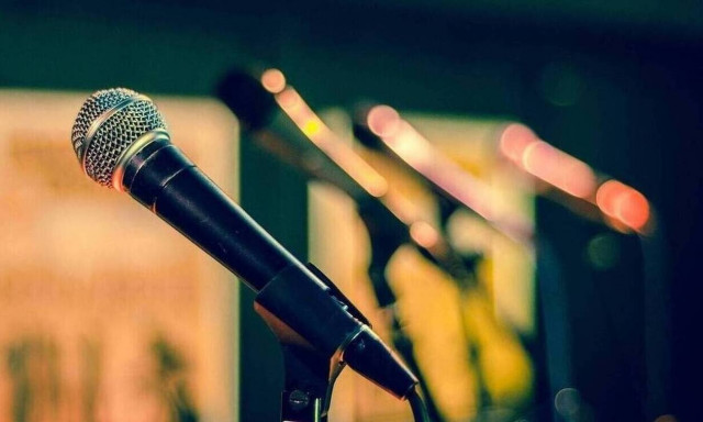 Τραγωδία με διάσημο τραγουδιστή – Βουτιά θανάτου από τον 5ο όροφο ξενοδοχείου