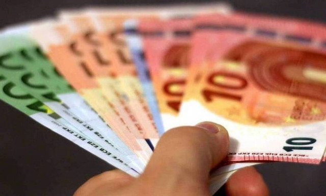 «Μπαράζ» πληρωμών: Πότε καταβάλλονται συντάξεις και επιδόματα