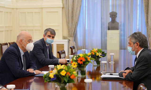 Επαφές Δένδια για τις εξελίξει στη Μέση Ανατολή - Συνάντηση με τον Παλαιστίνιο πρέσβη