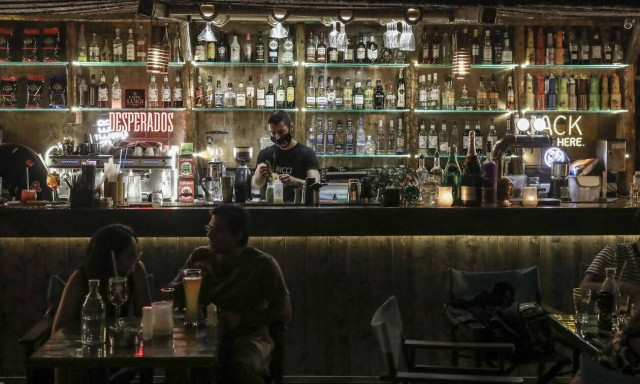 Έλεγχοι για «φρένο» στη χαλάρωση από την άρση του lockdown: Ποιες περιοχές μπαίνουν στο επίκεντρο