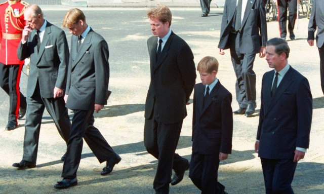 Πρίγκιπας Χάρι: Εκμεταλλεύεται ακόμη και τη μνήμη της Νταϊάνα; Οργισμένοι οι επικριτές του