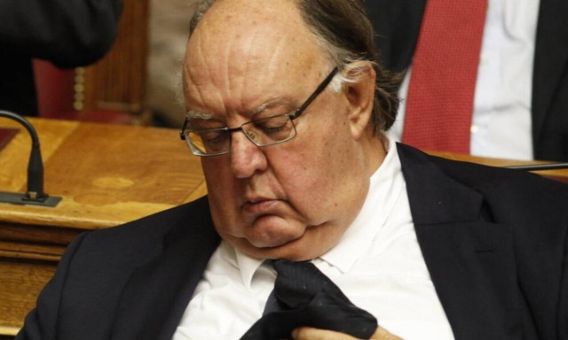 Θεόδωρος Πάγκαλος: Ο κύριος «μαζί τα φάγαμε» θέλει και κρατικό αυτοκίνητο