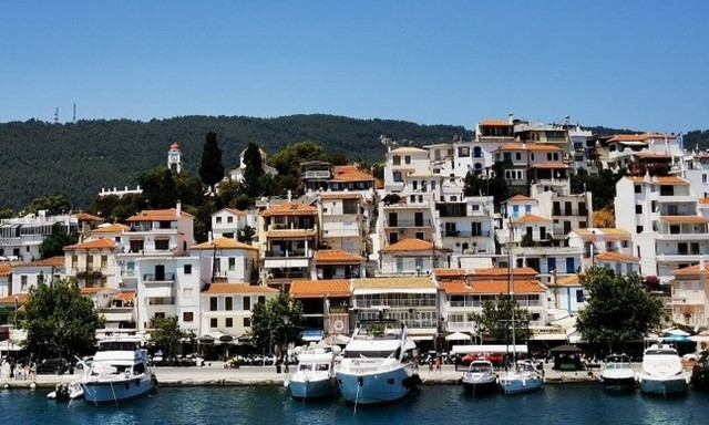 Διευκρινίσεις για τα μέτρα στήριξης για εργαζόμενους και επιχειρήσεις στον τουρισμό