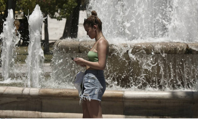 Καιρός: Πού ξεπέρασε τους 33 βαθμούς η θερμοκρασία σήμερα – Πιο άστατος ο καιρός αύριο