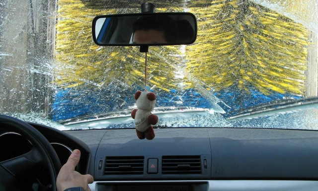 Το πλύσιμο σε αυτόματο πλυντήριο καταστρέφει το χρώμα;