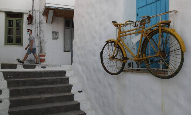 Κορονοϊός - Εξαδάκτυλος: Δεν πρέπει να χαλαρώσουμε - Η πανδημία δεν είναι πίσω μας