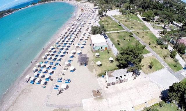 Με δύο Γαλάζιες Σημαίες βραβεύτηκε η ΕΤΑΔ - Για Ακτή Βουλιαγμένης και Ακτή Κάμπινγκ Φαναρίου