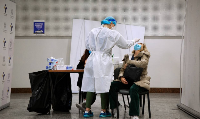 Κρούσματα σήμερα: Πάνω από 1.000 ξανά στην Αττική, τριψήφια η Θεσσαλονίκη – Δείτε τη διασπορά