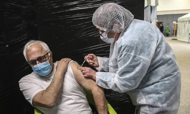 Κομισιόν: Σχέδια για χαλάρωση περιορισμών για όσους έχουν κάνει εμβόλιο εγκεκριμένο από την ΕΕ