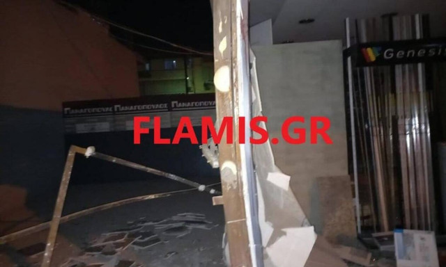 Τροχαίο Πάτρα: Η στιγμή που 33χρονος «καρφώνεται» σε βιτρίνα με μηχανή