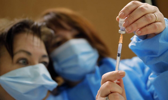 Κορονοϊός: Οι φαρμακοβιομηχανίες καλούν τις χώρες να μοιραστούν δίκαια τα εμβόλια