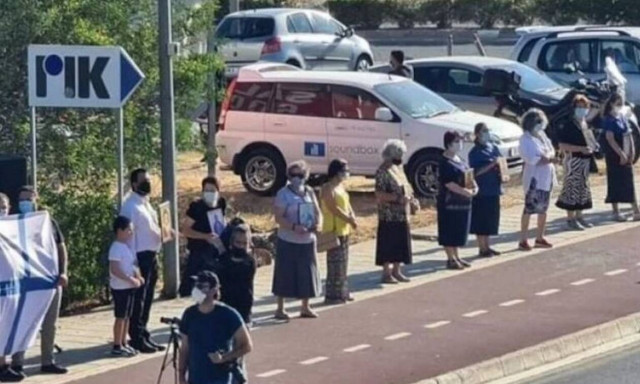 Eurovision 2021: Χαμός στην Κύπρο - Πιστοί βγήκαν στο δρόμο να διαμαρτυρηθούν για το «El Diablo»