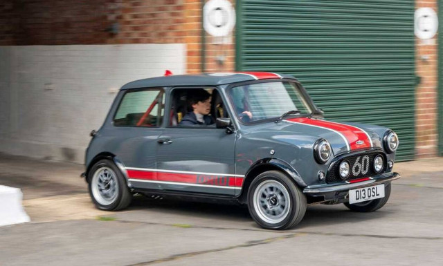 Αυτό το Mini κοστίζει όσο μία BMW M4!