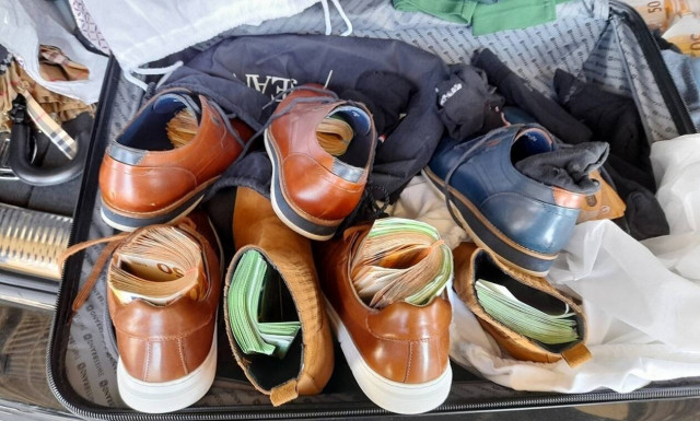 Σκύλοι – ανιχνευτές της ΑΑΔΕ σταμάτησαν παράνομες μεταφορές 170.000 ευρώ