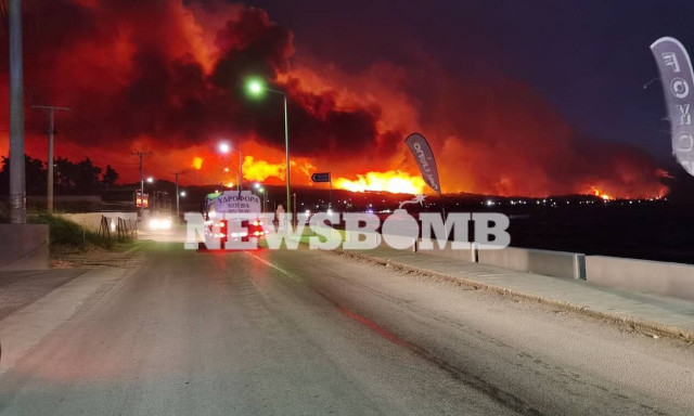 Φωτιά ΤΩΡΑ - Ρεπορτάζ Newsbomb.gr: «Φύγετε, θα καείτε ζωντανοί» - Κλάματα και λιποθυμίες