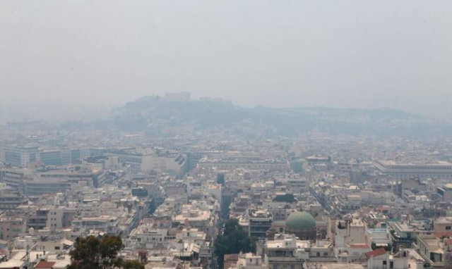 Φωτιά ΤΩΡΑ: Συγκλονιστικές φωτογραφίες – Οι καπνοί κάλυψαν μέχρι και την Ακρόπολη