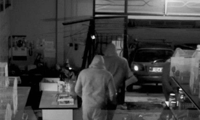 Βίντεο ντοκουμέντο: Έτσι δρούσαν οι αμετανόητοι ληστές στη Θεσσαλονίκη - 36 ληστείες σε ένα μήνα