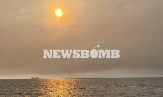 Φωτιά στην Κορινθία: «Σκοτείνιασε» η Αττική - Στάχτες στα μπαλκόνια, κάπνα στον ουρανό