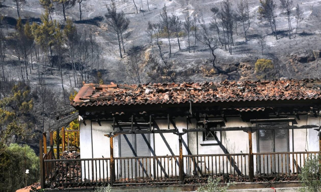 Situation regarding wildfire in Geraneia Mountains appears improved, fire brigade reports