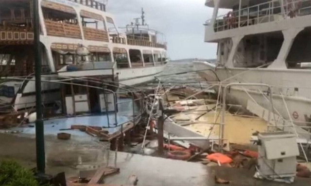 Μυτιλήνη: Πολλές καταστροφές στο νησί από υδροστρόβιλο