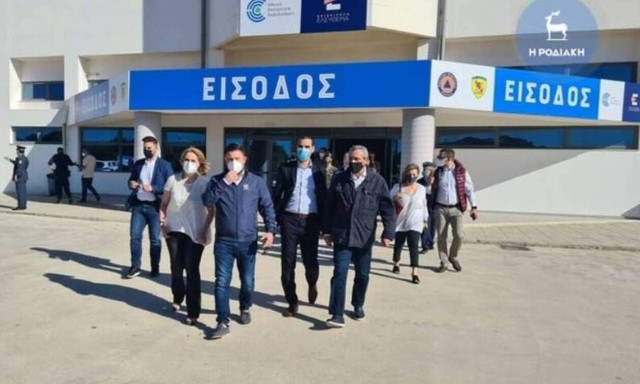 New vaccination mega-center in Rhodes ready to launch on Monday, says Hardalias