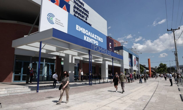 Εμβολιασμός: Έντονο ενδιαφέρον από τους 40 ως 44 - Στο 100% η κάλυψη των ραντεβού σε πολλά νησιά