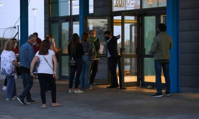 Σαλαμίνα: Kαταγγελία - βόμβα για τους εμβολιασμούς - Καλούσαν τους πολίτες και ακύρωναν τα ραντεβού