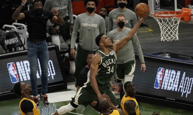 Γιάννης Αντετοκούνμπο: Εντυπωσιακός και με... υποστήριξη! - Με καλάθι στα 0.5'' το 1-0 των Μπακς