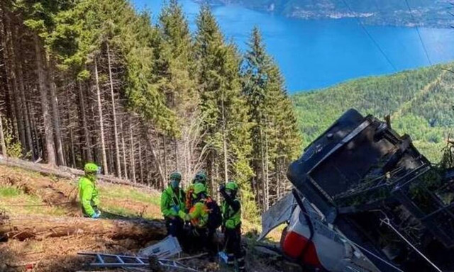 Ιταλία: Τραγωδία απο πτώση τελεφερίκ-  Εννέα νεκροί και δύο παιδιά σοβαρά τραυματισμένα