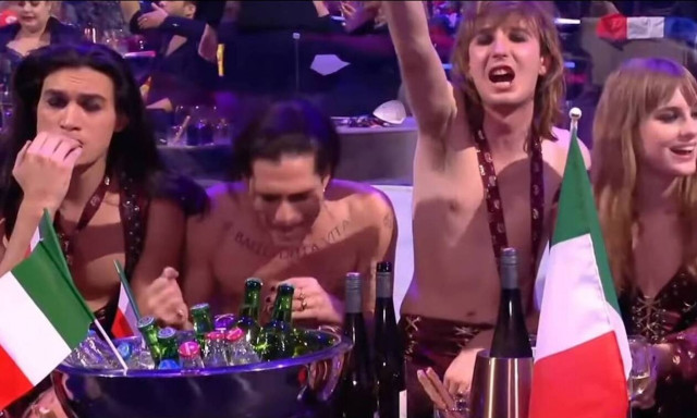 Eurovision 2021: Ο νικητής έκανε χρήση ναρκωτικών; Το πλάνο που προκάλεσε σάλο (video)