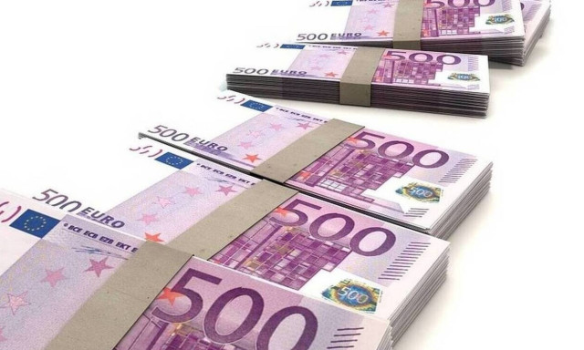 Μπαράζ πληρωμών: «Βρέχει» λεφτά τις επόμενες μέρες - Ποιοι συνταξιούχοι και εργαζόμενοι πάνε ταμείο