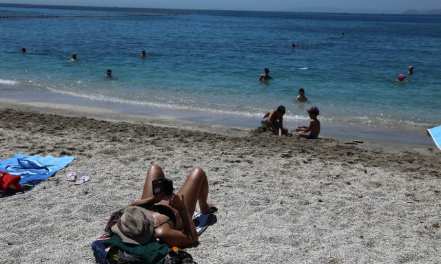 Καιρός: Πάνω από τους 36 βαθμούς σκαρφάλωσε ο υδράργυρος - Υψηλές θερμοκρασίες και την Τρίτη