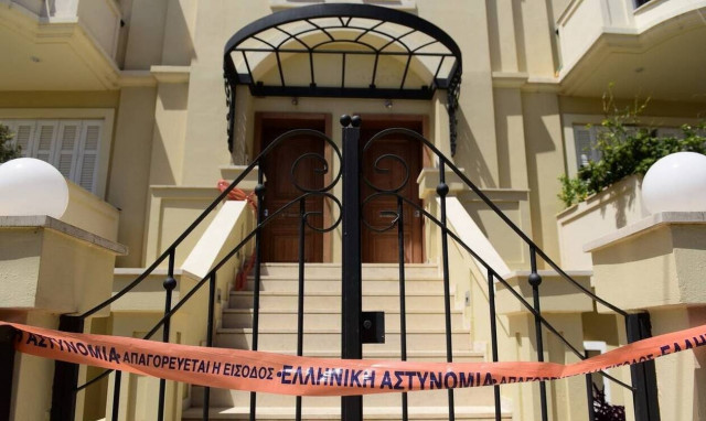 Έγκλημα στα Γλυκά Νερά: Οι πρώτες ώρες του πιλότου στο σπίτι που δολοφόνησαν την άτυχη Καρολάιν