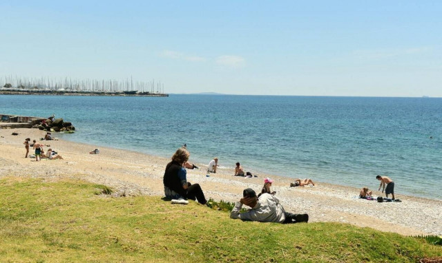 Καιρός σήμερα: Καλοκαιρινή η Τρίτη - Στους 34 βαθμούς η θερμοκρασία