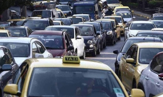 Κίνηση τώρα: Μποτιλιάρισμα χιλιομέτρων στον Κηφισό - Οι «κόκκινοι» δρόμοι της Αθήνας