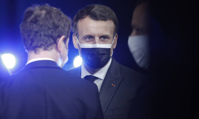 Γαλλία: Ο Εμανουέλ Μακρόν έχασε στοίχημα και στο Ελιζέ ακούστηκε Heavy Metal