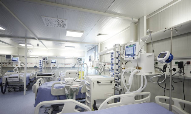 Ρεπορτάζ Newsbomb.gr: Αισιοδοξία για τον 17χρονο που διασωληνώθηκε λόγω κορονοϊού