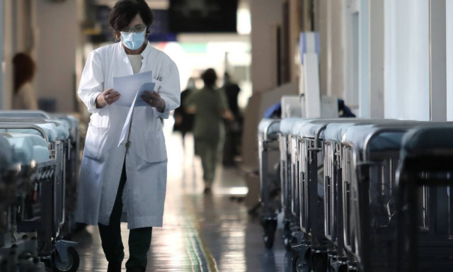 Αγωνία για τον διασωληνωμένο 17χρονο με κορονοϊό - Εμφάνισε έντονα συμπτώματα δύσπνοιας