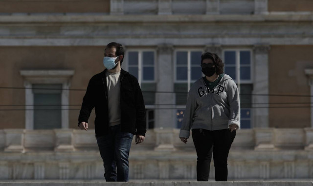 «Καμπανάκι»: Καπραβέλου στο Newsbomb.gr: Ανησυχητική η επιπέδωση του 3ου κύματος στα 1.000 κρούσματα