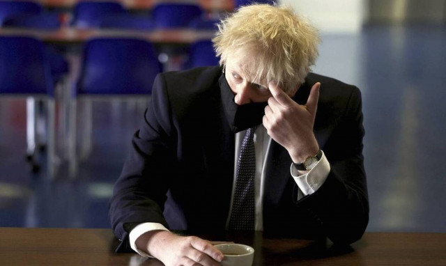 Βρετανία: «Ναι» άκουσα τον Μπόρις Τζόνσον να λέει «αφήστε τα πτώματα να στοιβάζονται κατά χιλιάδες»