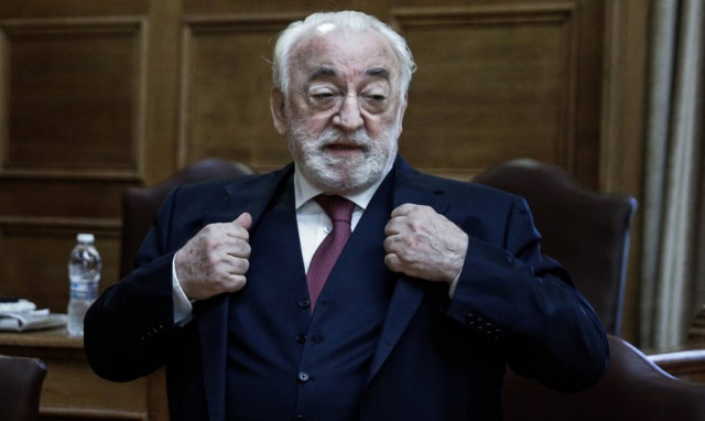 Όποιος ανακατεύεται με τα πίτουρα, τον τρώνε οι κότες κ. Καλογρίτσα