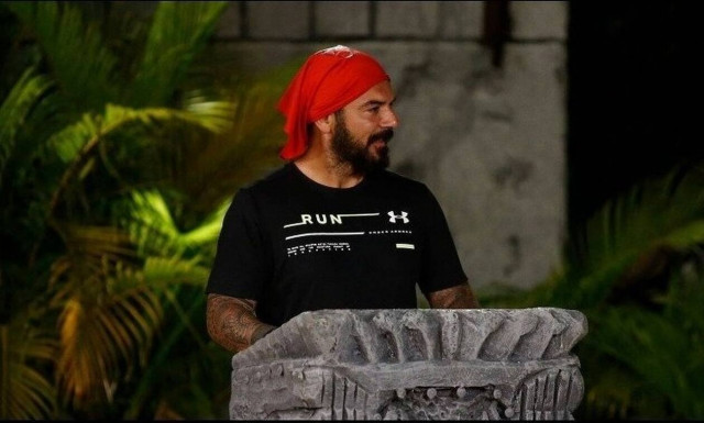 «Βροχή» οι προτάσεις για Τριαντάφυλλο: «Θα φάμε ξύλο όπως πάει», λέει συνεργάτης του (vid)