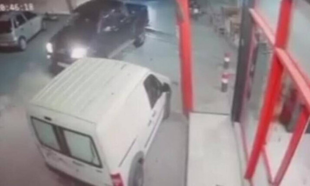 Κάμερα ασφαλείας καταγράφει τον 52χρονο πριν το φονικό